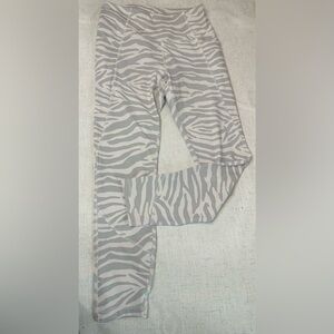 Gottex Gray and White Leggings 🦓🦓